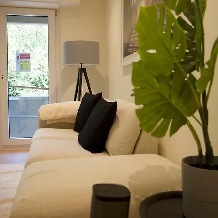 شقة Fully Renovated Studio Flat With Own Parking