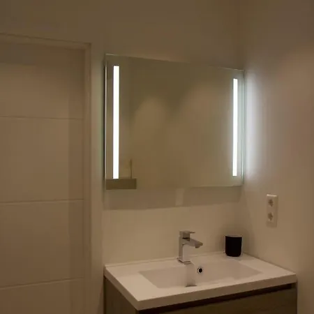 Fully Renovated Studio Flat With Own Parking *