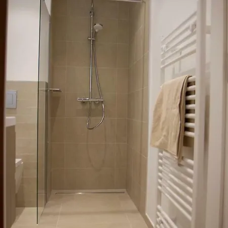 Fully Renovated Studio Flat With Own Parking شقة لوكسمبورغ