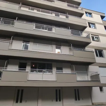 Fully Renovated Studio Flat With Own Parking